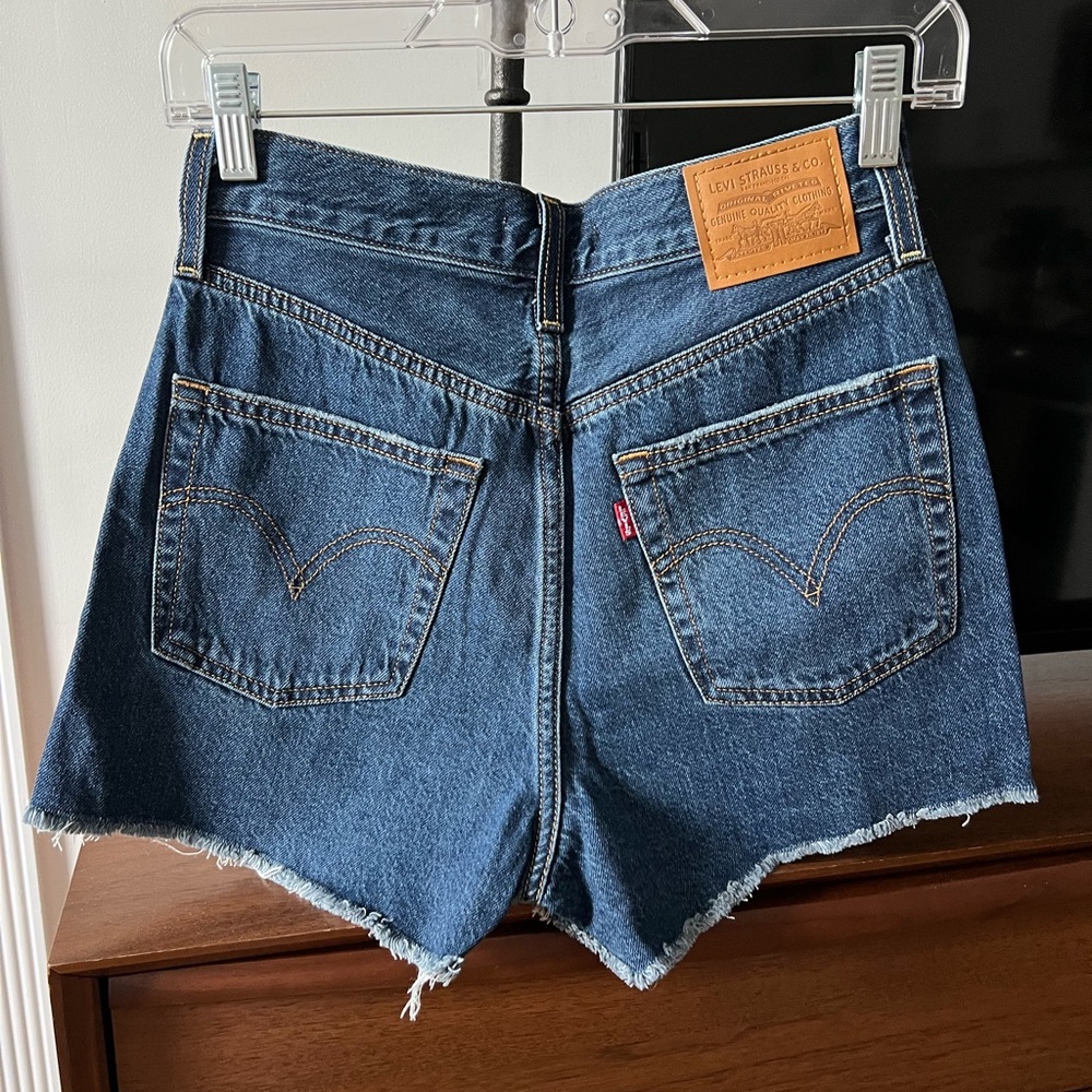 Levi’s high waisted jean shorts - Picture 4 of 7